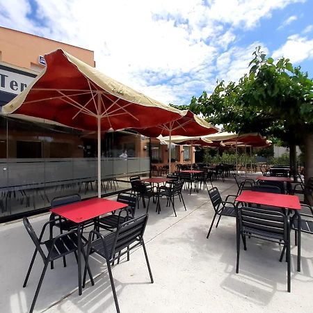 Hostal Mas Ferrer Cornella de Terri Exterior photo