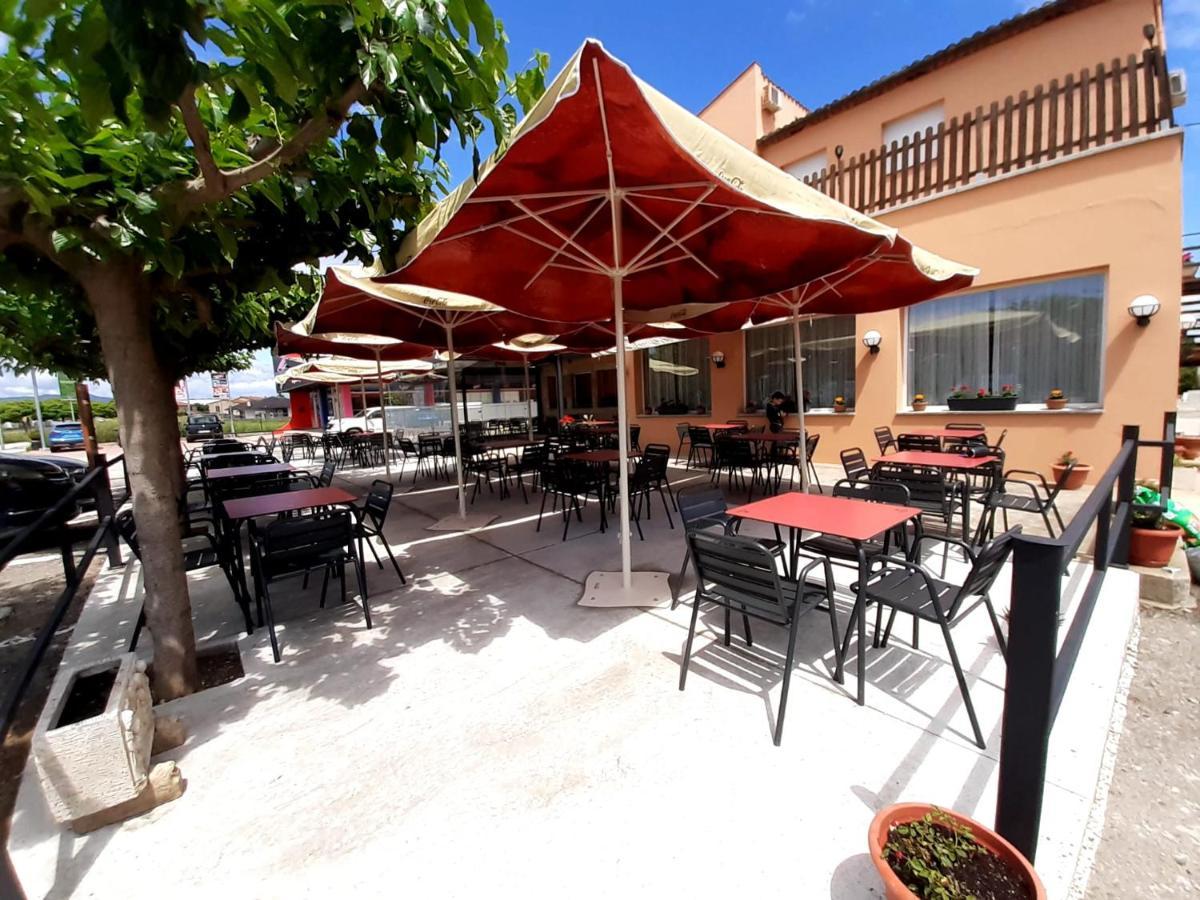 Hostal Mas Ferrer Cornella de Terri Exterior photo