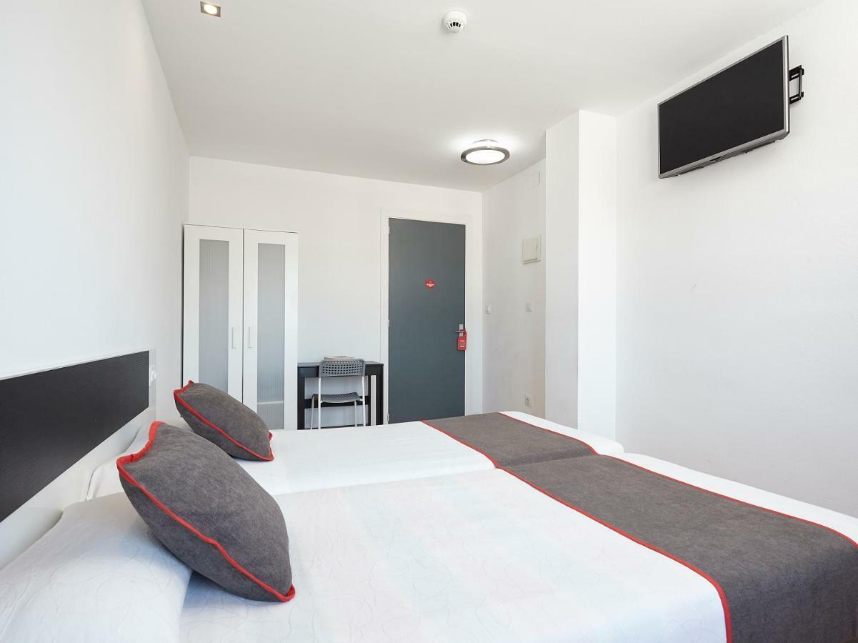 Hostal Mas Ferrer Cornella de Terri Exterior photo