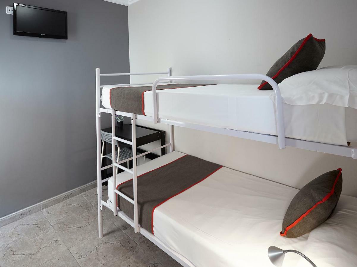 Hostal Mas Ferrer Cornella de Terri Exterior photo