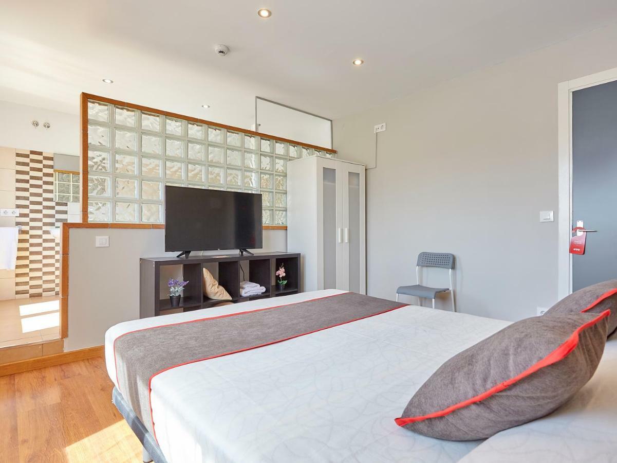 Hostal Mas Ferrer Cornella de Terri Exterior photo