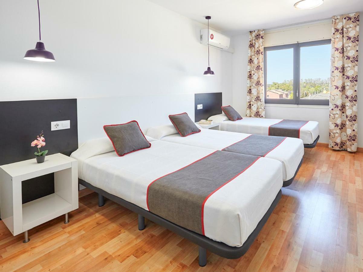 Hostal Mas Ferrer Cornella de Terri Exterior photo