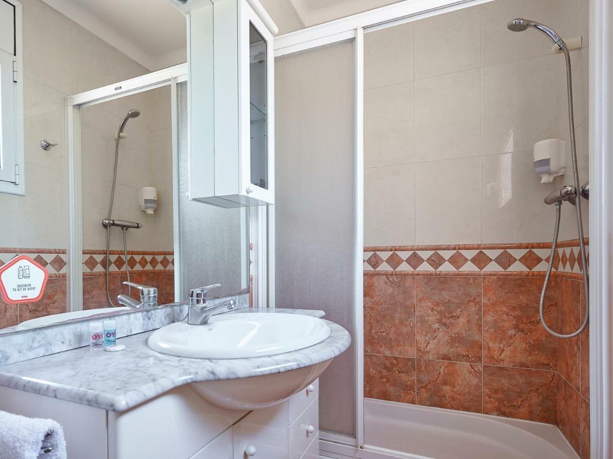 Hostal Mas Ferrer Cornella de Terri Exterior photo