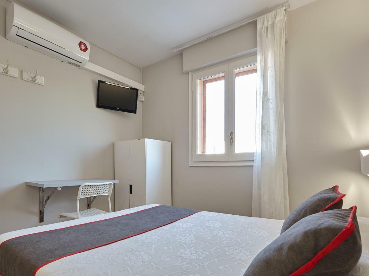Hostal Mas Ferrer Cornella de Terri Exterior photo