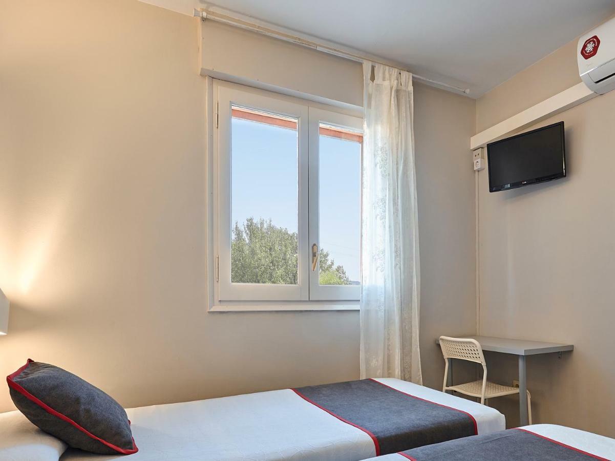 Hostal Mas Ferrer Cornella de Terri Exterior photo